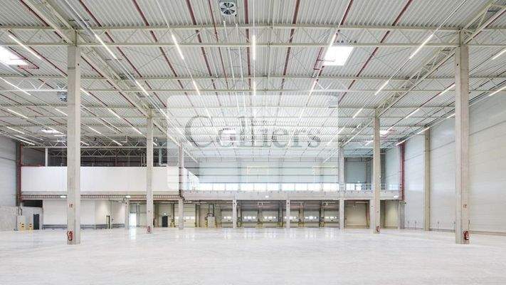 Neubau Halle Innenansicht