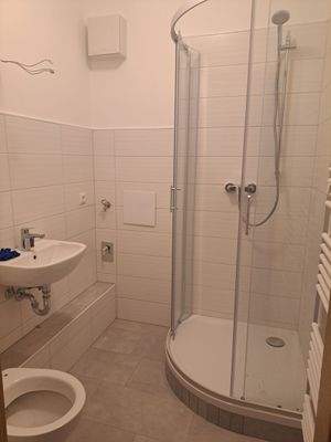 Bad mit Dusche (2).jpg