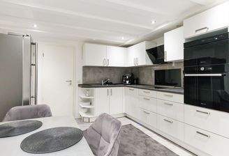 hochwertige Einbauküche 