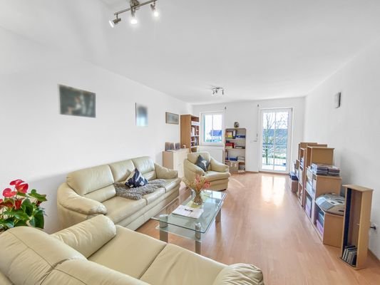 Geräumiges Wohnzimmer