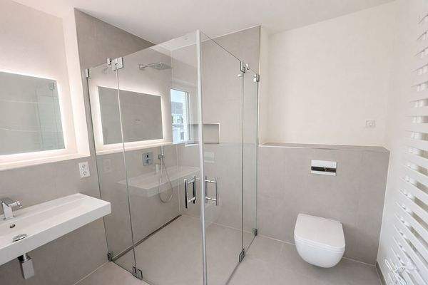 Weiteres Bild Masterbad en Suite mit Wanne und Dusche