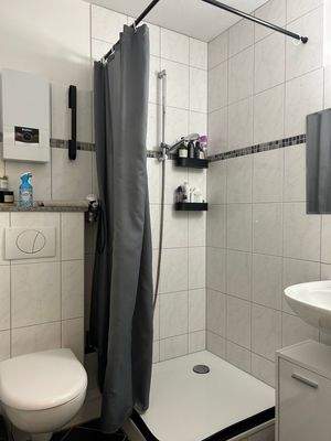 Badezimmer mit Dusche