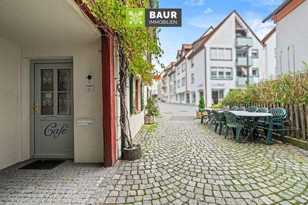 Eingang & Sitzplätze