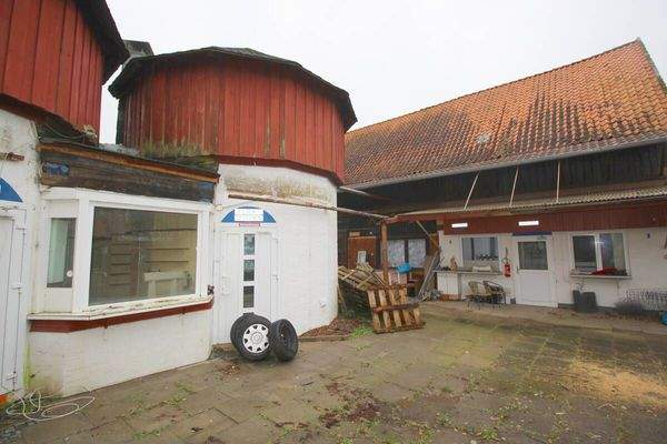 Eingangsbereich mit Imbiss und sep. Restaurantbereich