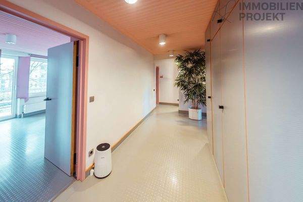 Flur mit Einbauschränken 