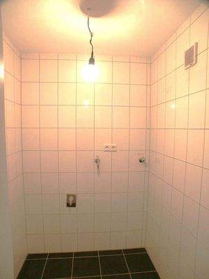 Hauswirtschaftsraum für Waschmaschine und Trockner