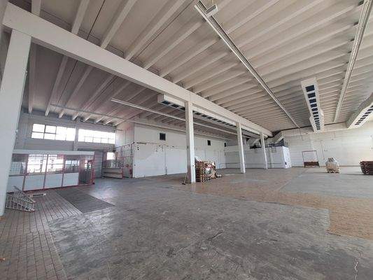 Top Lagerhalle, Deckenhöhe 6,70m & Rolltor