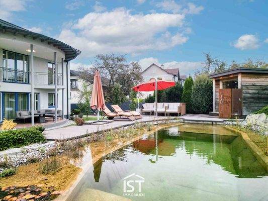 Architektenhaus mit Naturschwimmteich