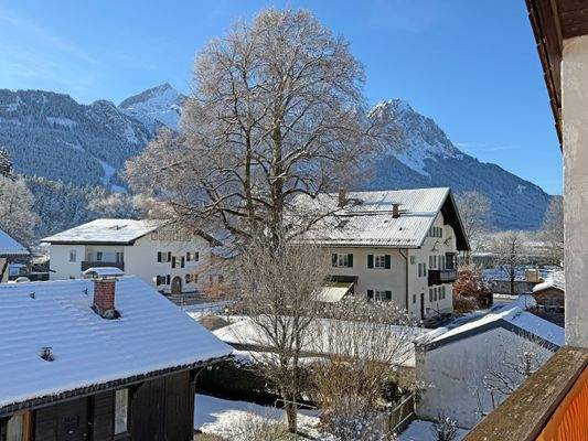 Blick vom Balkon auf das Wettersteingebirge mit Alpspitze