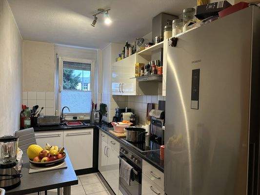 4-Zi-ETW, Küche mit EBK