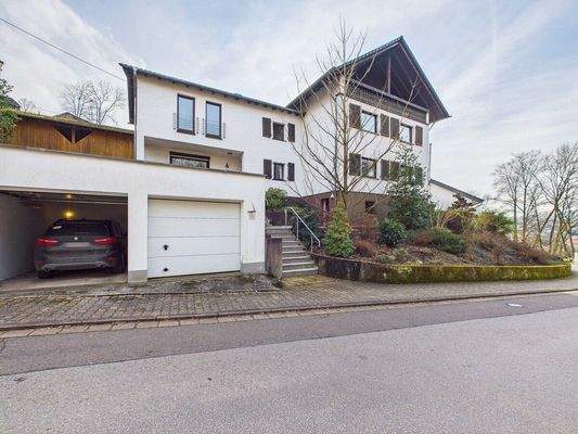 Familienfreundliches Zweifamilienhaus in Lebach