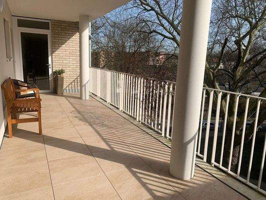 Laubengang mit Freisitz