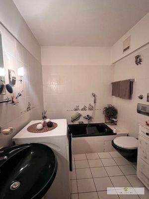 Dusch-/Wannen-Bad mit Waschmaschinen-Anschluß