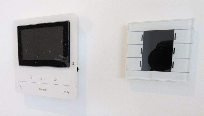 Detail (Videosprechanlage / Jalousiesteuerung )  