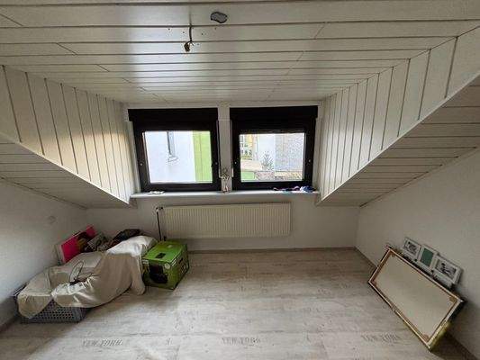 Schlafraum oberhalb des Wohnbereichs (Schlaftrakt)