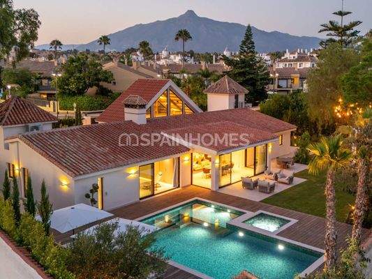 Modern Luxury House with Garden in Marbella Málaga