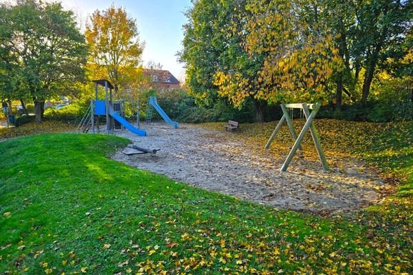 Spielplatz um die Ecke