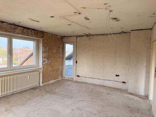 Wohn- und Esszimmer mit Zugang zur Loggia