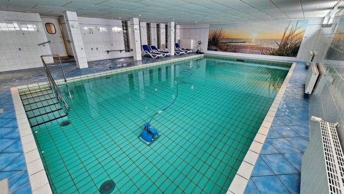 Schwimmbad-Treppe statt Leiter