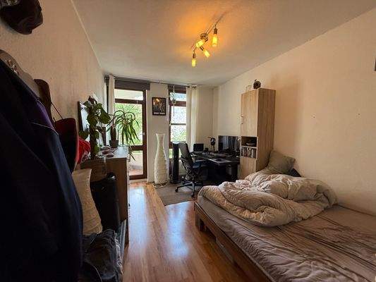 11 Schlafzimmer mit Balkon