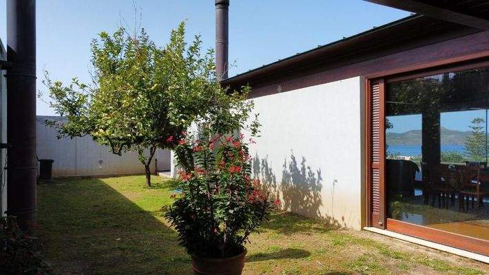 Kreta, Stalos: Luxuriöse Villa mit Meerblick in Strandnähe zu verkaufen