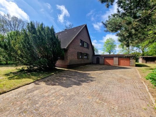 Garage / Auffahrt