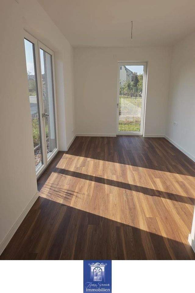 Ihr neuer Wohntraum im attraktiven Neubau, große Terrasse, ruhige Lage mit viel Grün! - Photo 3