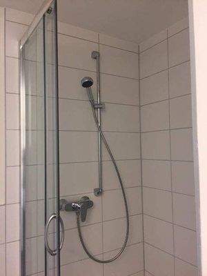 212 Bad Dusche.JPG