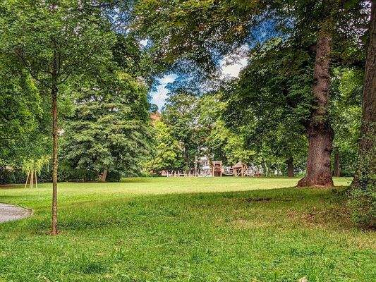 Park mit Spielplatz