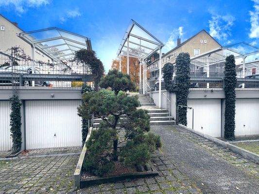 Garage und Stellplatz