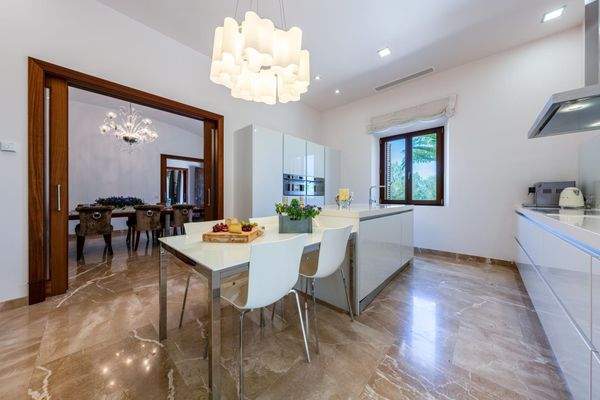 2bb638fd-3768-4e03-8130-5a2d79e3f9b5