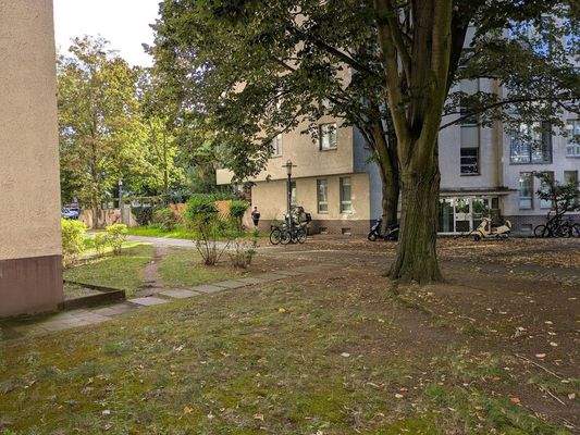 draußen 4 draußen 5 Blick zum Müllplatz.jpg