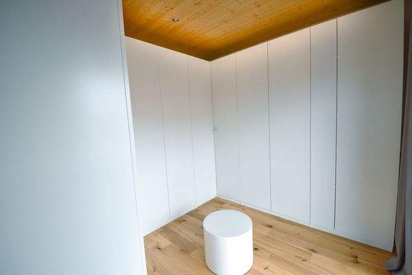 Begehbarer Kleiderschrank im Schlazimmer