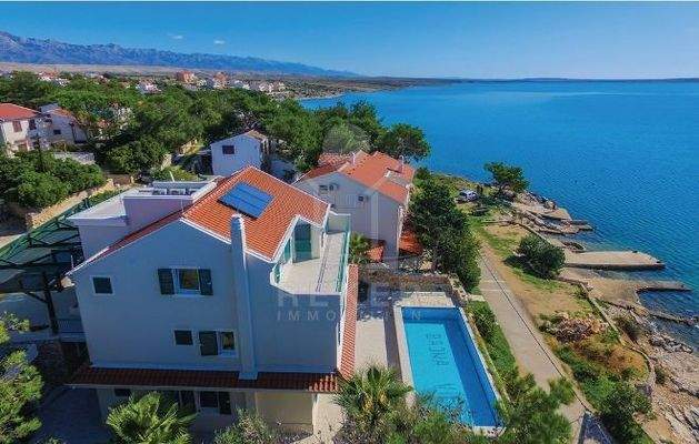 Villa in erster Baureihe zum Meer