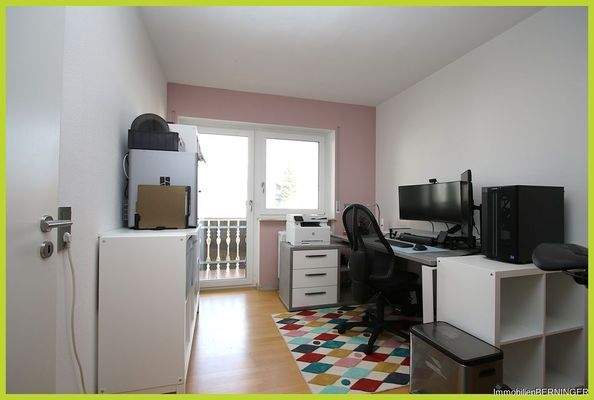 Kinderzimmer 2 mit Balkon