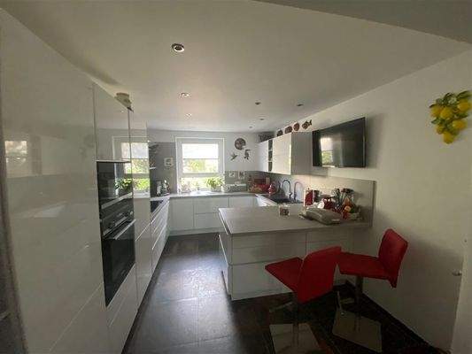 Blick in Küche vom Esszimmer