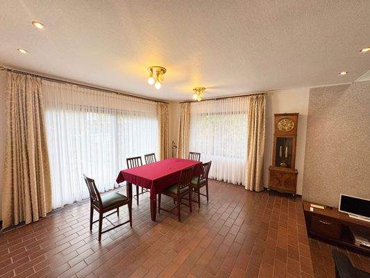 ...großen Essbereich und...