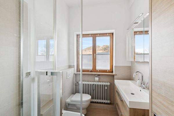 Badezimmer mit Dusche