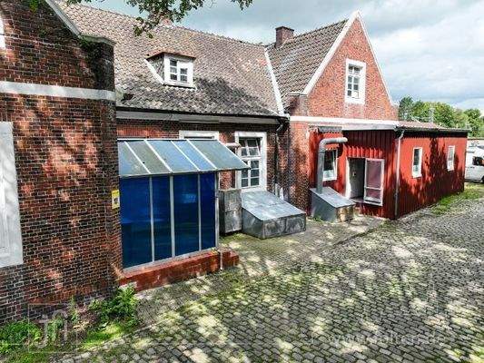 Bahnhofsgebäude - Aussenansicht