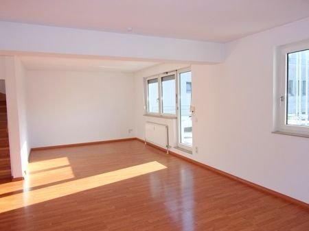 DG-MAISONETTE--2 BALKONE--TAGESLICHTBAD WANNE/DUSCHE-- GÄSTE WC--LIFT--TG STELLPLATZ MÖGLICH !!