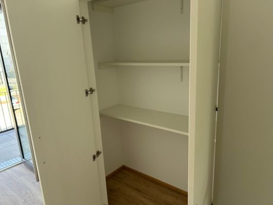 Großer Einbauschrank im Flur