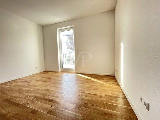 Schlafzimmer mit Ausgang auf den Balkon