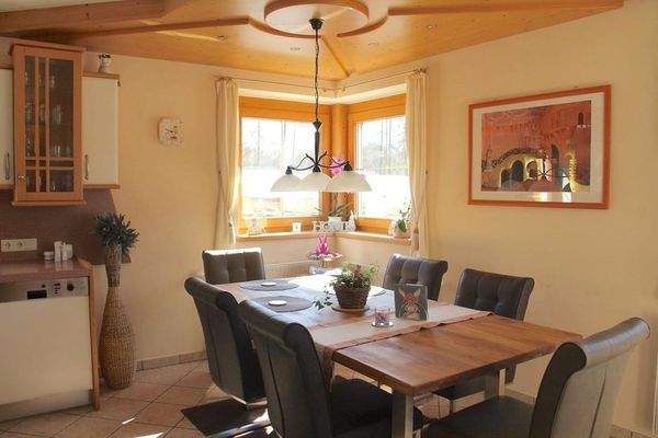 Küche mit Essbereich