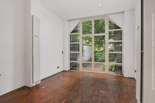 Geräumiges Wohn- oder Schlafzimmer (17,06m²) mit Zugang zur Terrasse ...