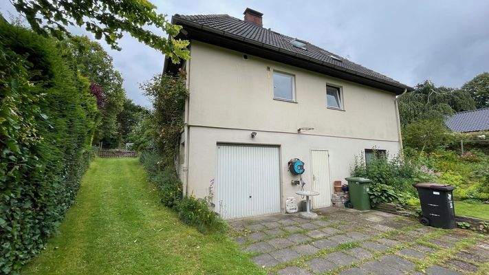 Rückansicht mit Garage