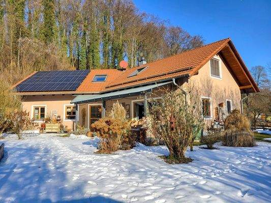 03. Südansicht mit großem Garten.jpg