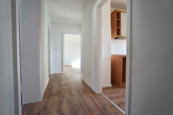 Gepflegter Eingangsbereich mit Zugang zu allen Räumen