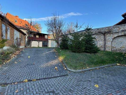 Weg zum Garten/Gartenhaus