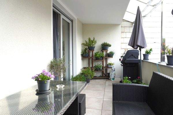 Sonniger Balkon im EG