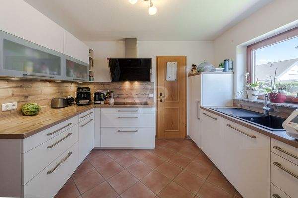 Moderne, helle Küche